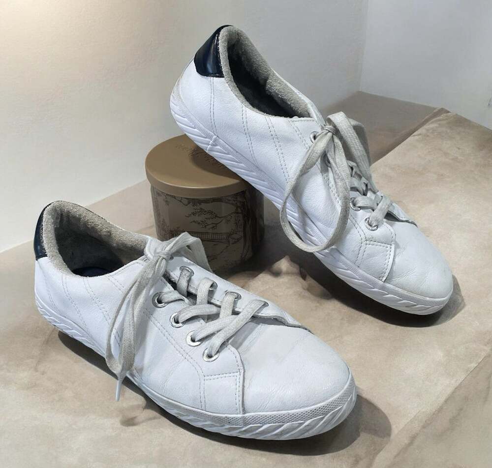 Tommy Bahama Leather White Sneaker Lace-up Shoes Women’s Size 10 Memory Foam